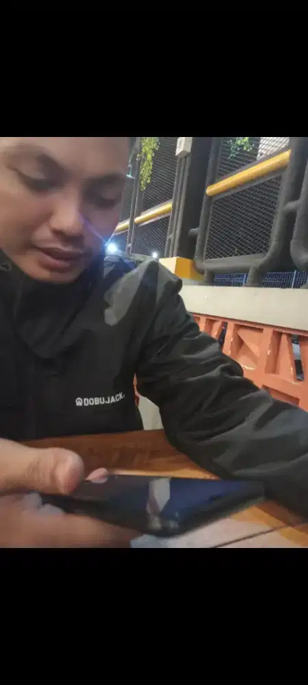 Cari kerja apa aja pria