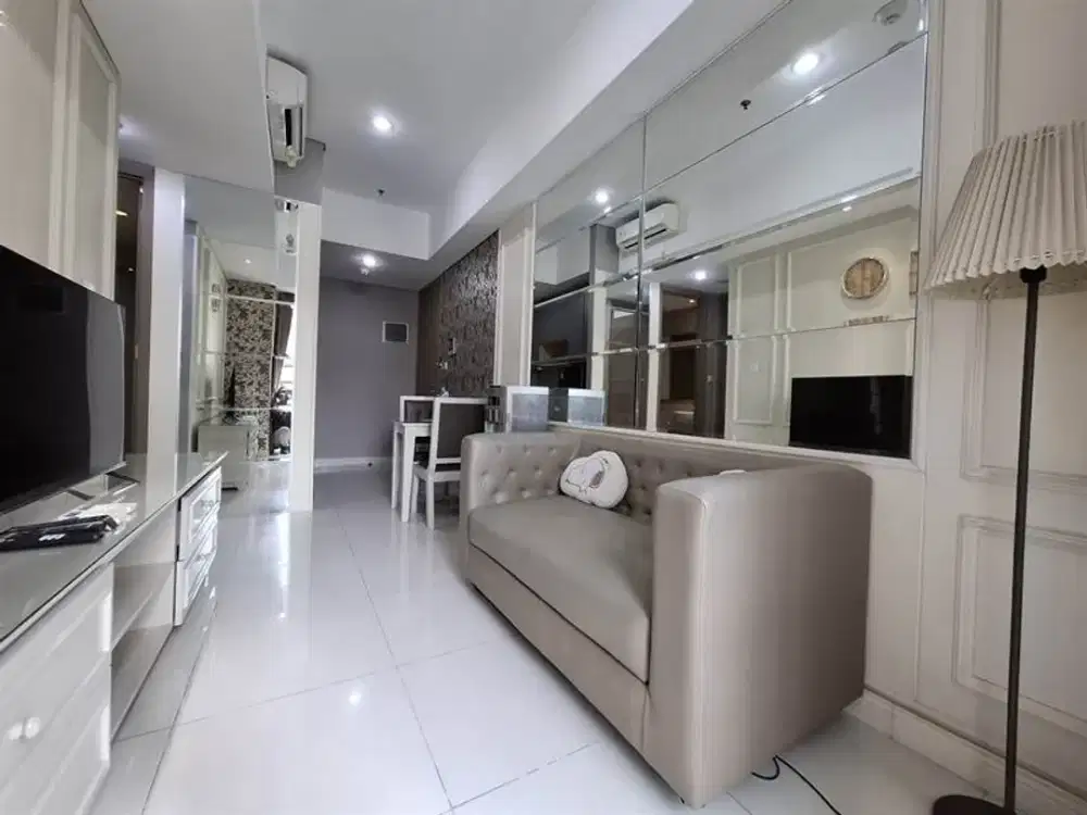Terhubung Dengan Hublife & Mall TA, Disewakan Suite Taman Anggrek Residences 2BR Furnished Interior Modern Nyaman Siap Huni, Lokasi Di Tanjung Duren