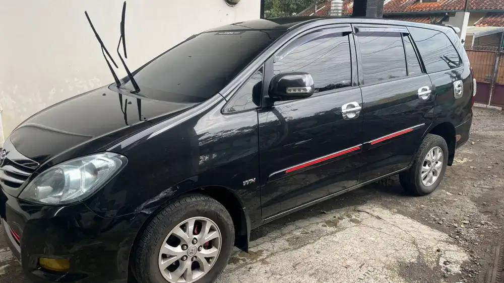 Toyota Kijang Innova 2010 Bensin