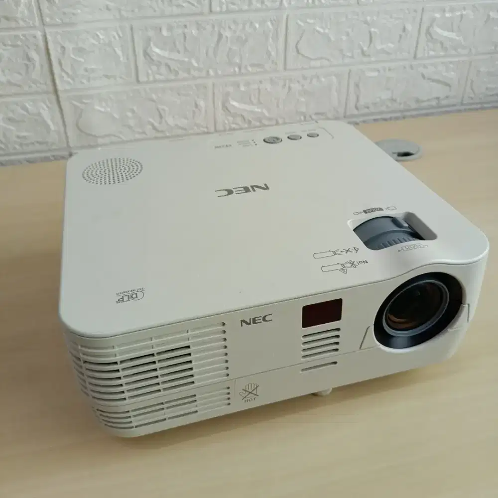 Proyektor Nec VE280
