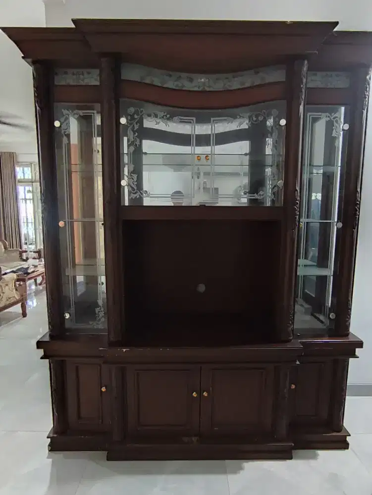 Lemari pajangan uk. 180 x 45 x 225 cm