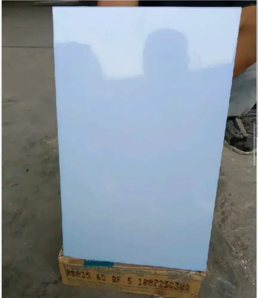 Keramik dinding/lantai UK 25x40