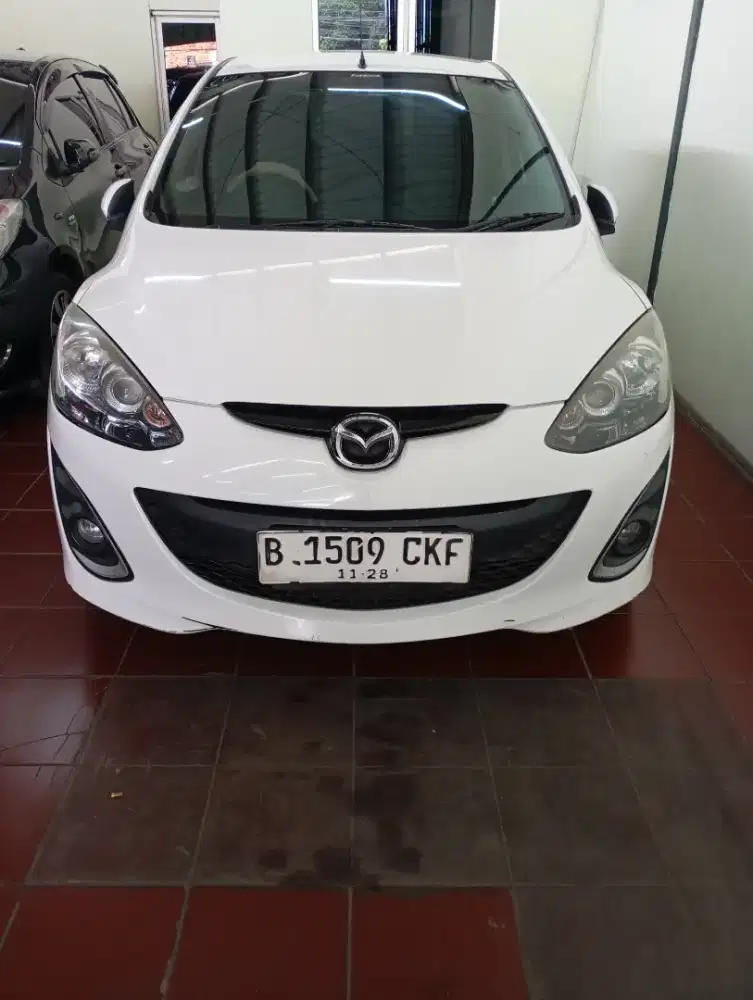 Mazda 2 HB 1.5 R MT 2013 Putih