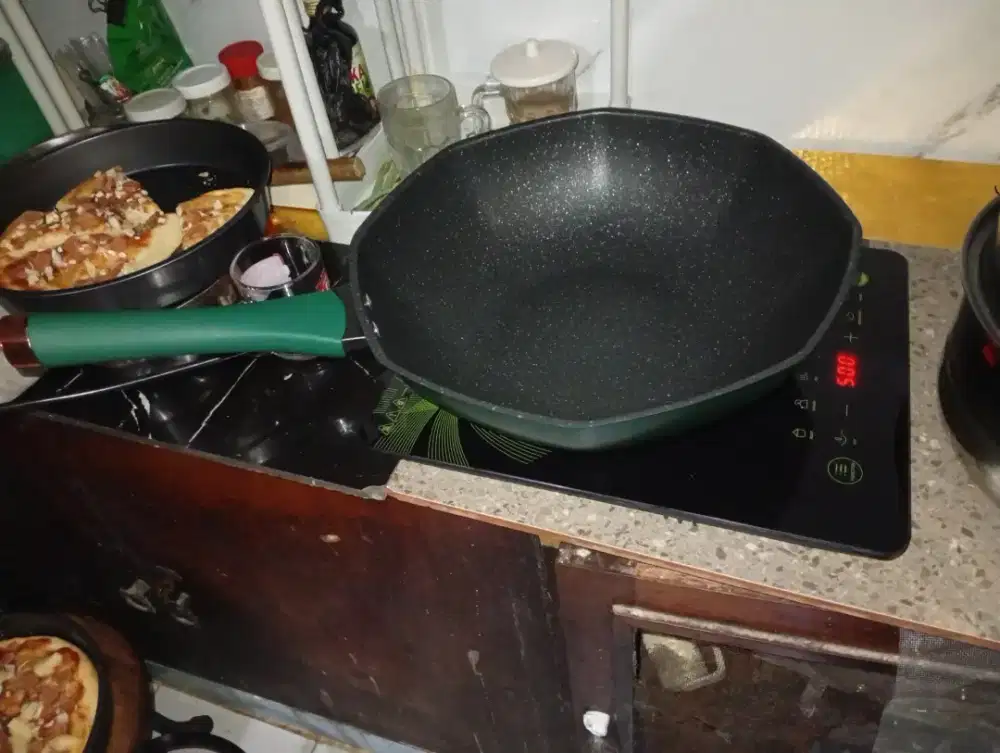 Kompor Induksi  DENPOO 200 watt - MURAH - MULUS -  Garansi !