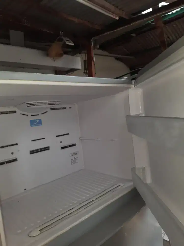 Kulkas merk hitachi 2pintu jumbo