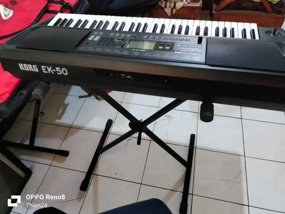 Keyboard Korg EK 50 bekas