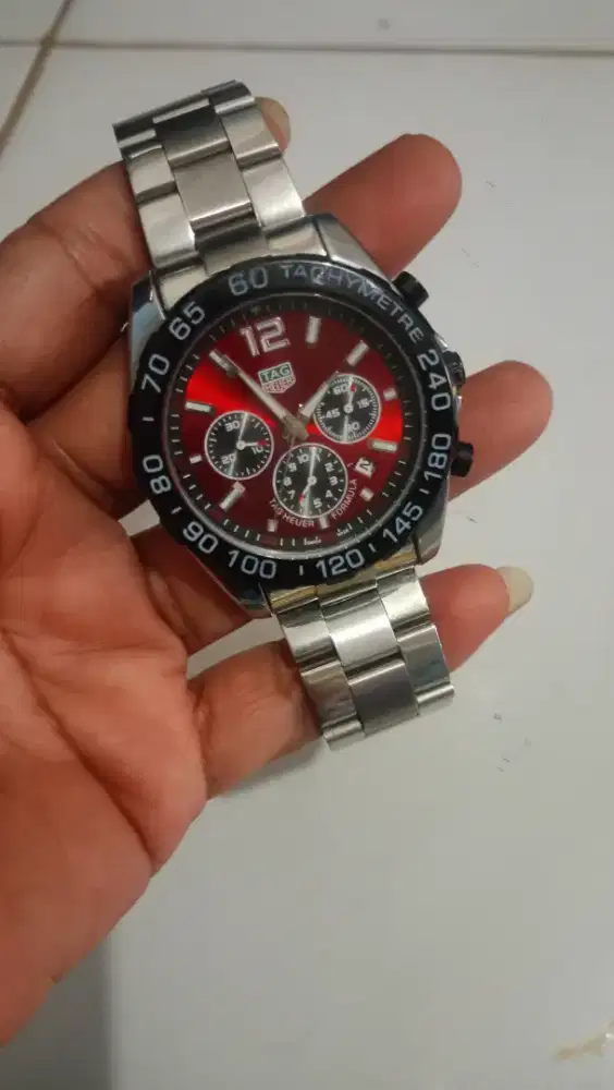 Jam tangan TAG HAUER