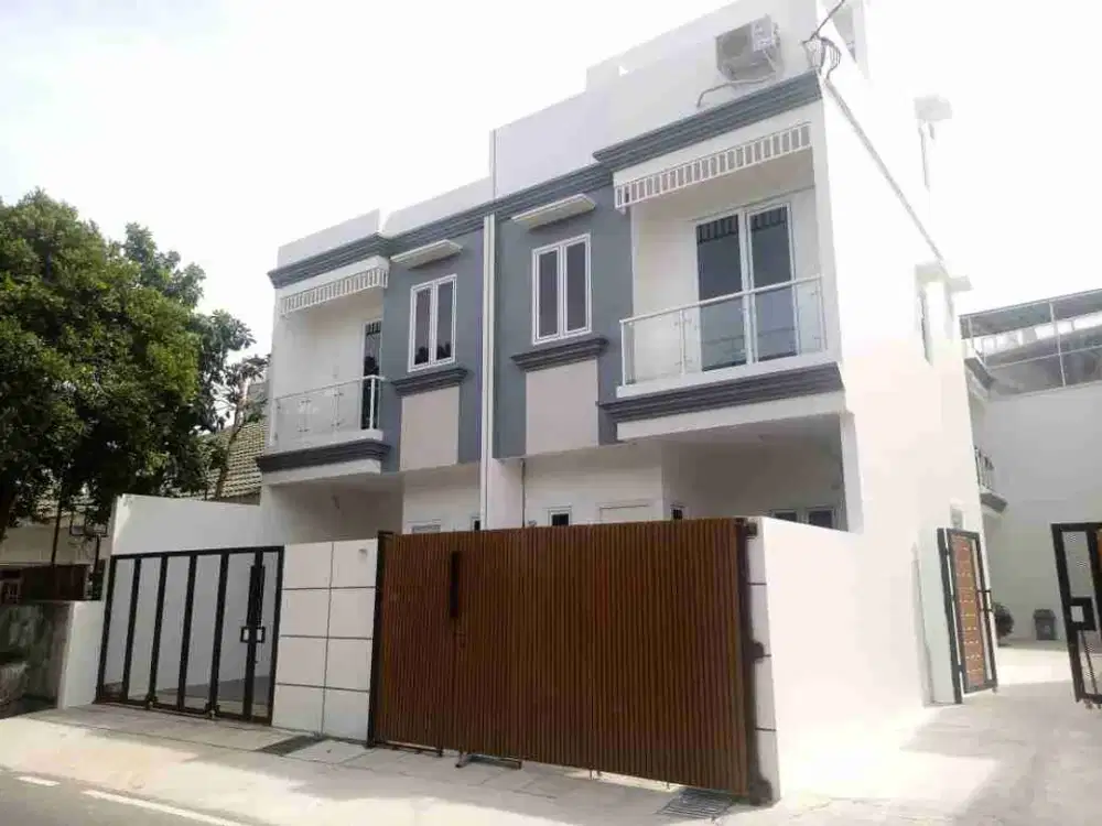 DI JUAL RUMAH 2 LANTAI DEKAT STASIUN MANGGA BESAR JAKARTA PUSAT