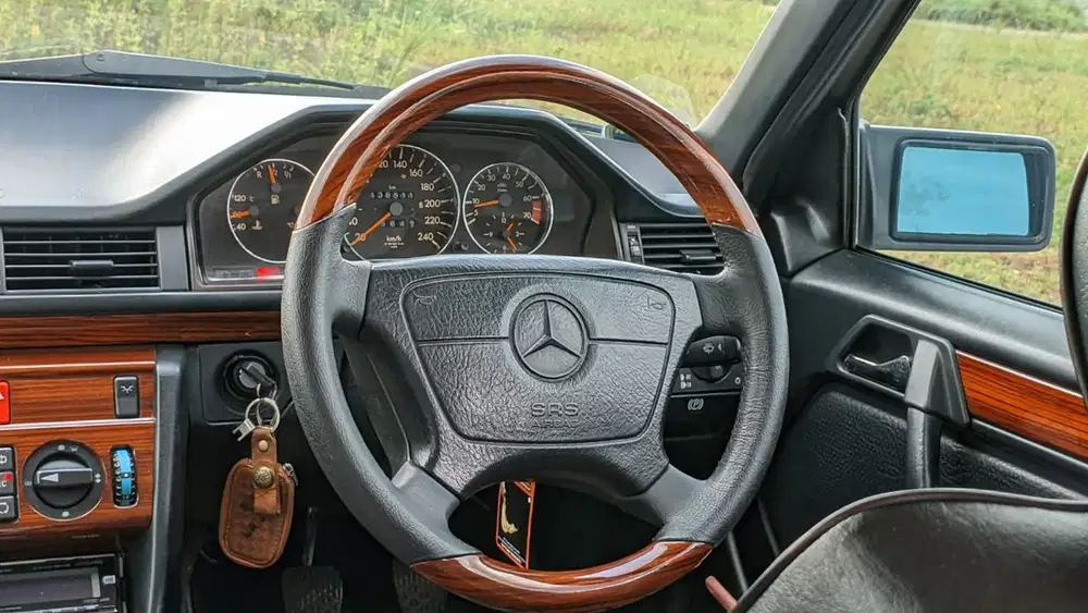 Mercedes-Benz E220 1995 Bensin