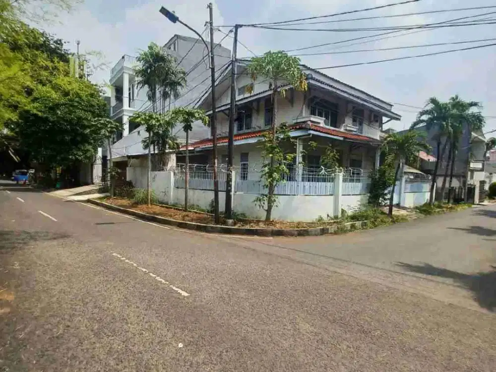 Rumah Hoek Strategis Di Kayu Putih