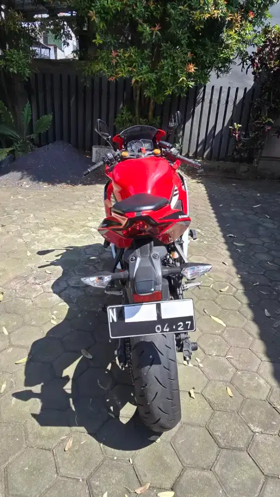 Kawasaki ZX25R KM 700