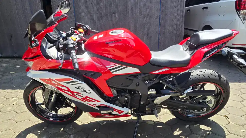 Kawasaki ZX25R KM 700