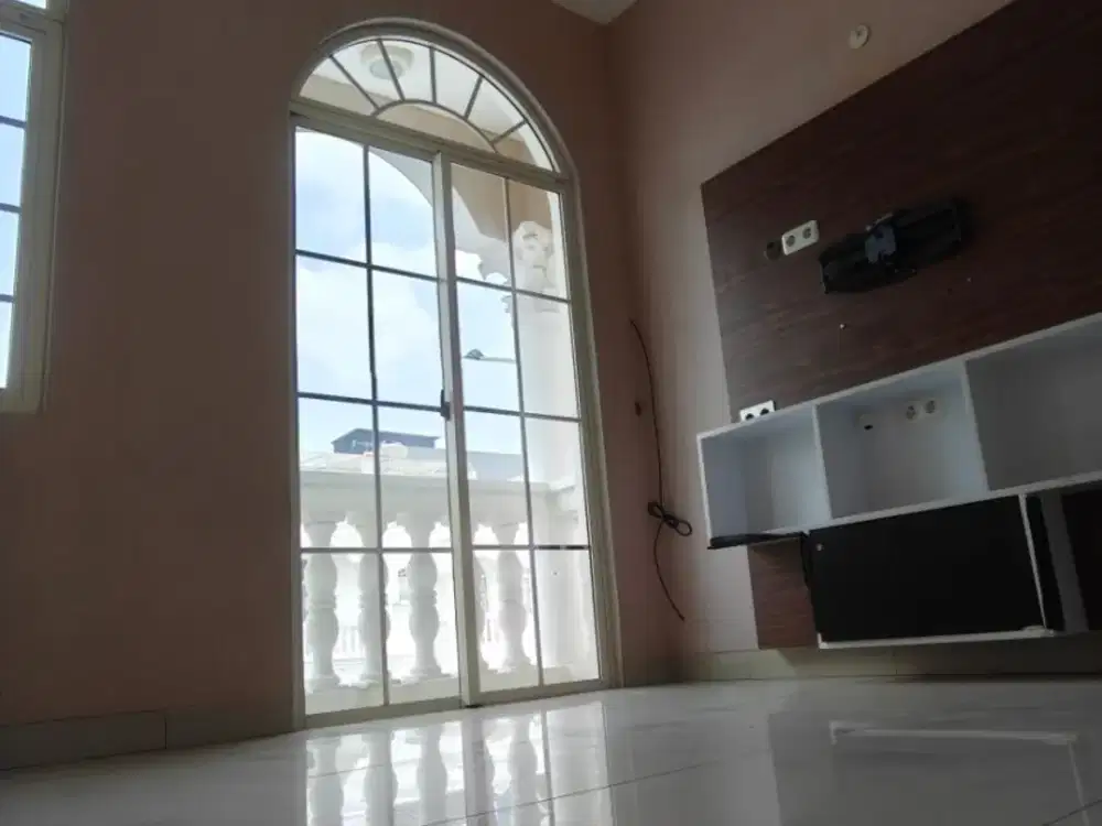 Disewakan Rumah Green Lake City 8x15 West Europe Dengan 2 Lantai Kondisi Renovasi Cantik Rapih Bersih Harga Termurah