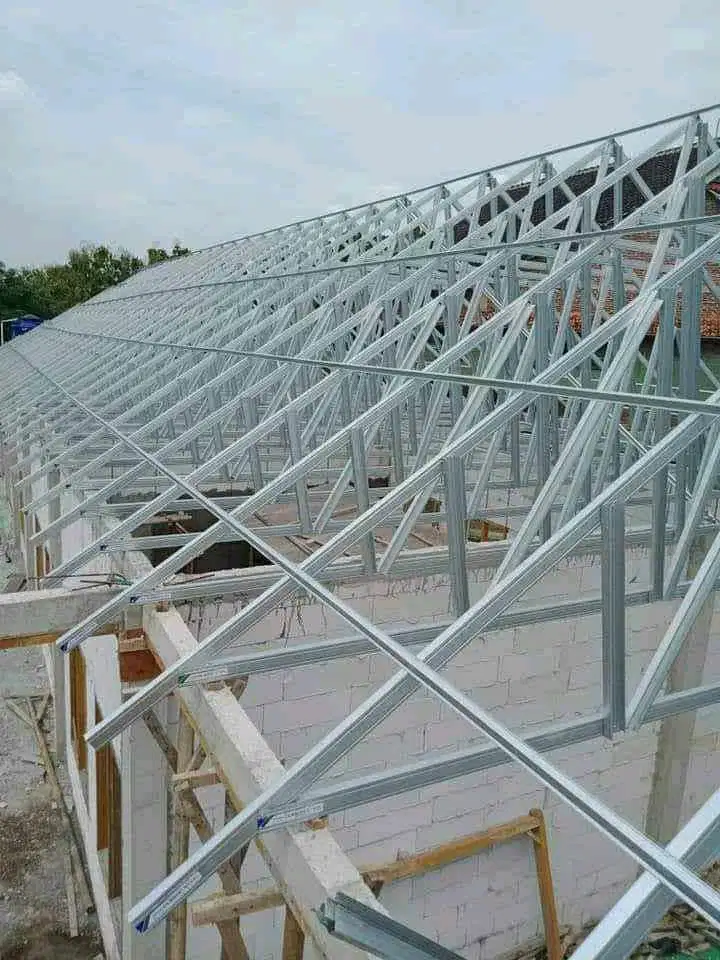 Baja ringan atap terpasang