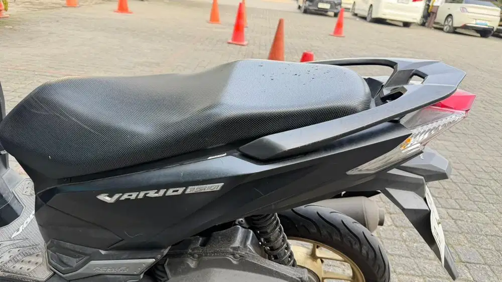 Vario 150cc warna hitam plat B