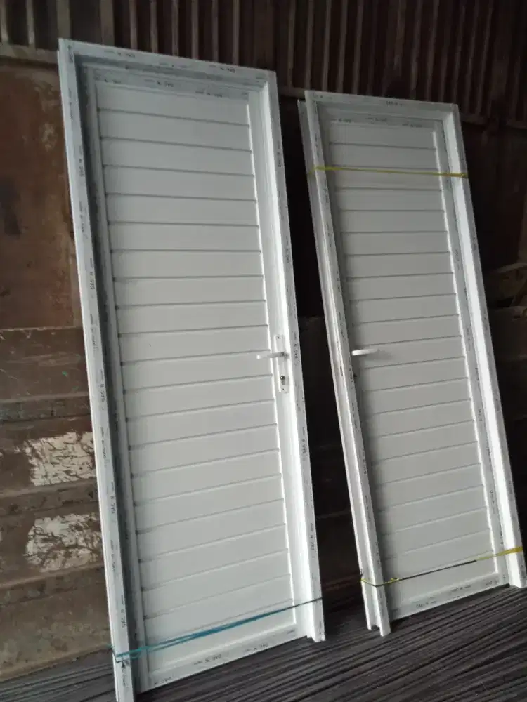 Pintu kamar mandi almunium