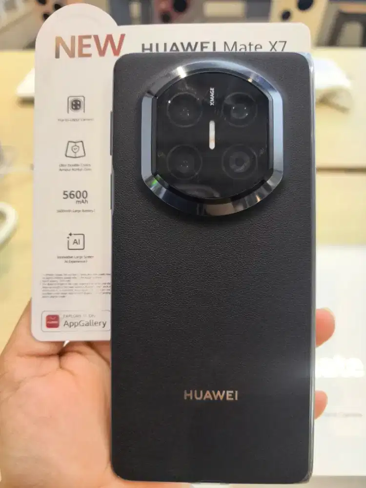 Huawei Mate X7 merah dan hitam