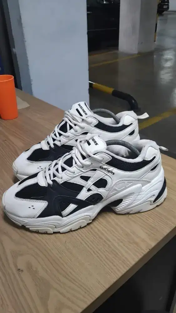 Sepatu Skechers 41,5