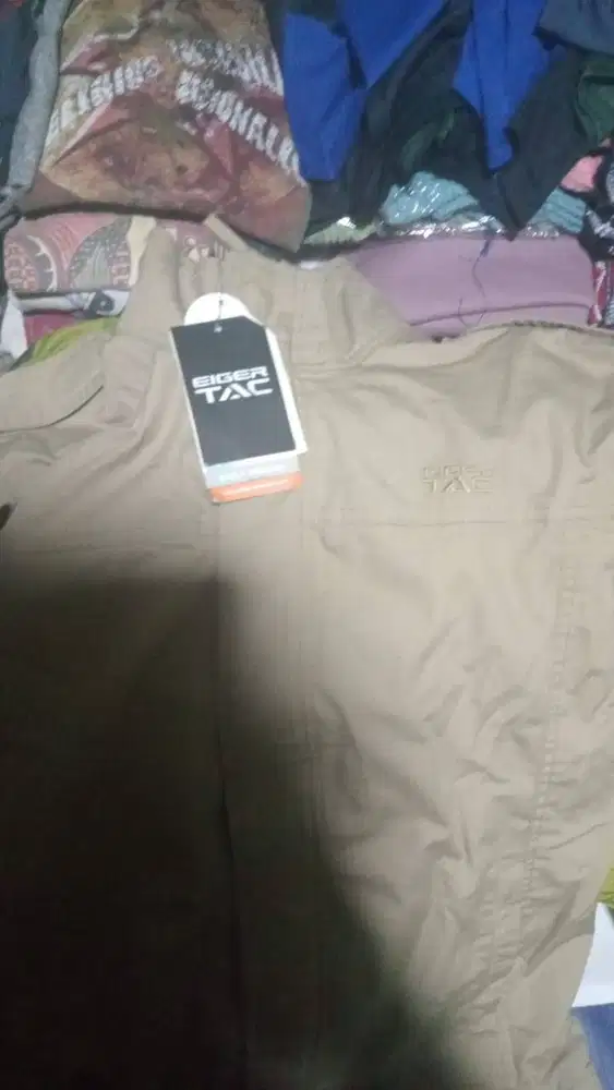 Jaket eiger original ukuran m besar
