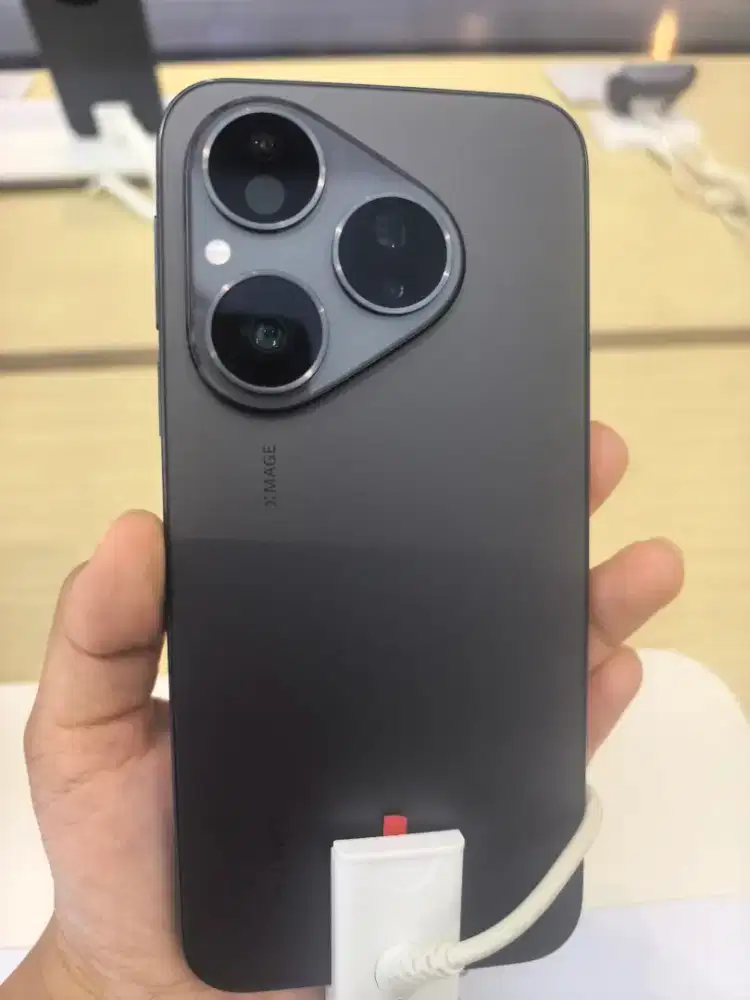 Huawei pura 80 Black dan gold