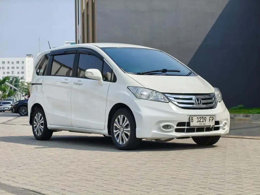 LOW KM HONDA FREED PSD AT 2014/2015 PUTIH