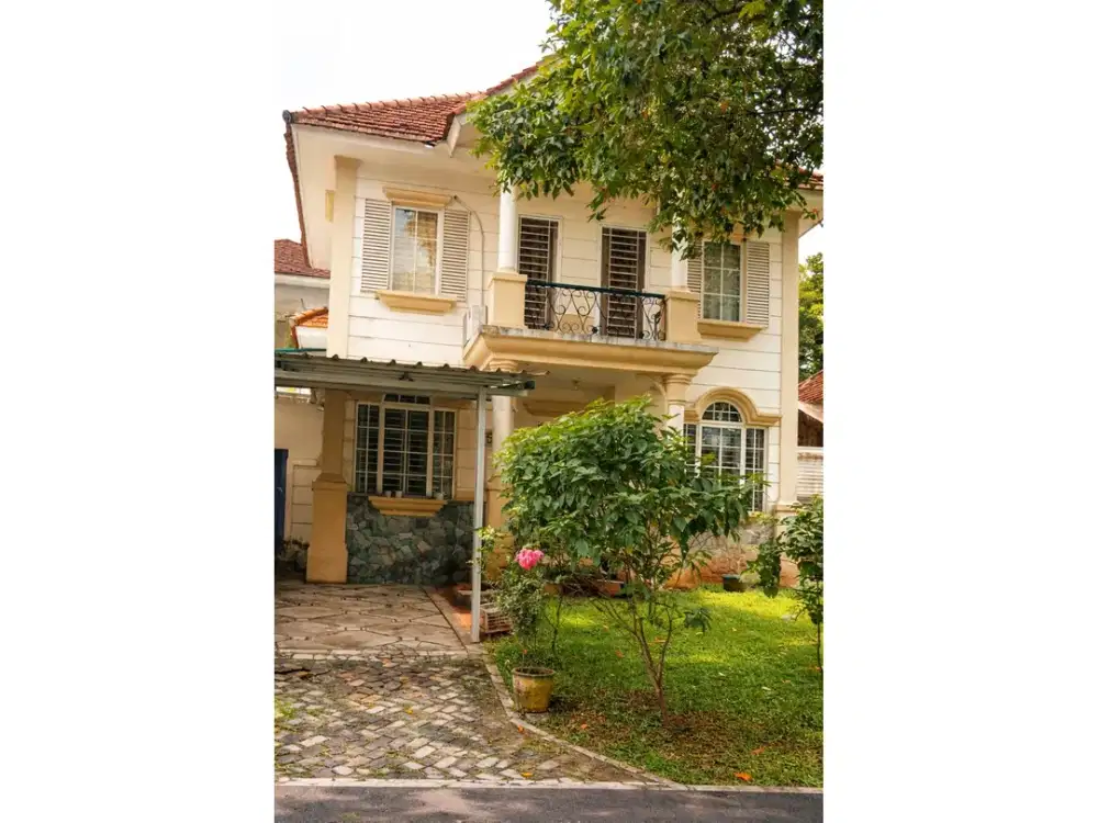 DISEWA RUMAH 2 LANTAI MEWAH SIAP HUNI DI SENTUL CITY SSR1043