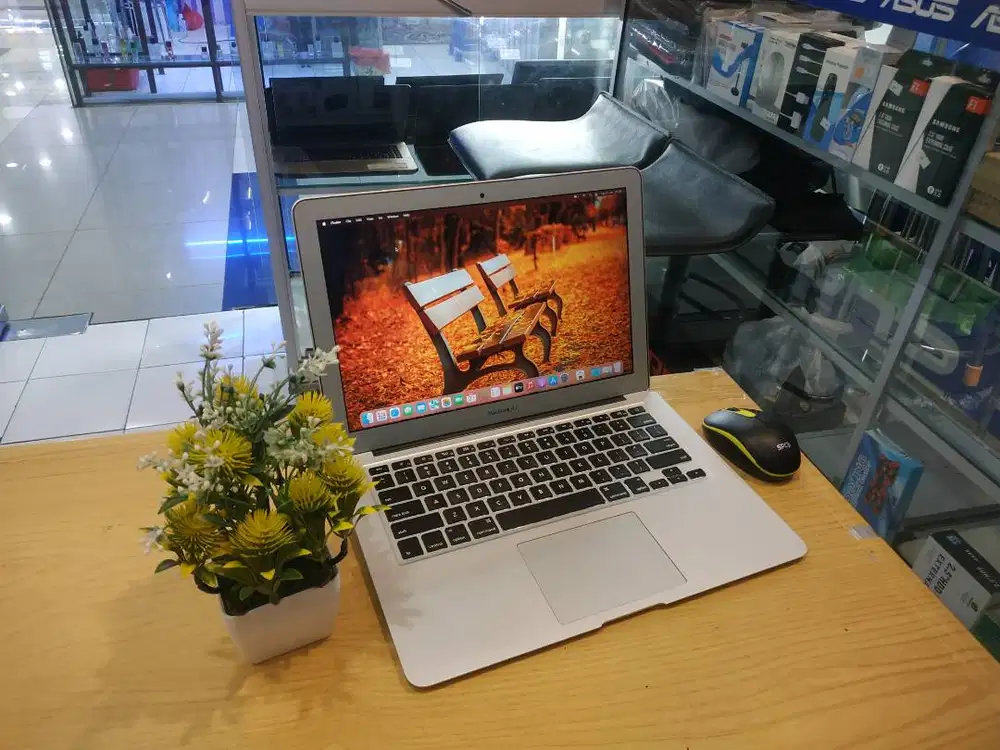 FOR SALE MACBOOK AIR 2017 CORE i5 SSD 128GB