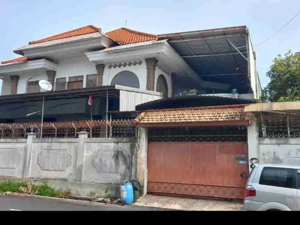 jual Rumah 2 lantai + tanah (4 are) berdampingan  jl. bajataki , hitung harga tanah saja
