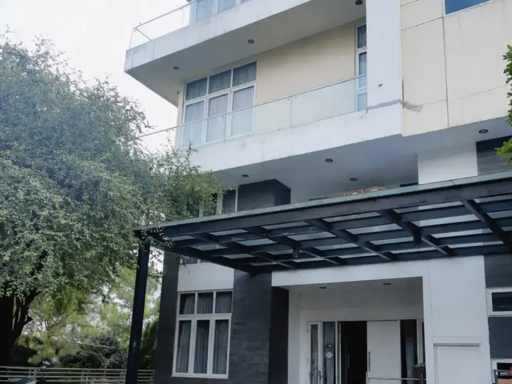 Rumah 3,5 Lantai Siap Huni di Pinewood Residence, Batu Ampar, Kramat Jati, Jakarta Timur