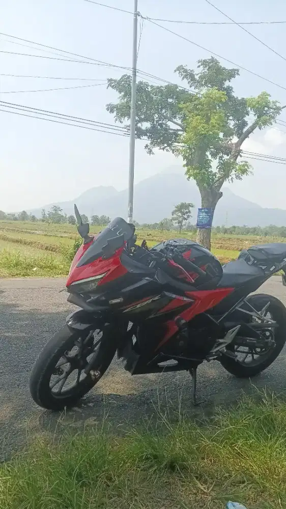 Cbr 150 warna merah hitam 2019 lengkap hidup