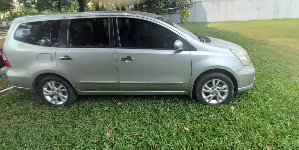 Nissan Grand Livina 2011