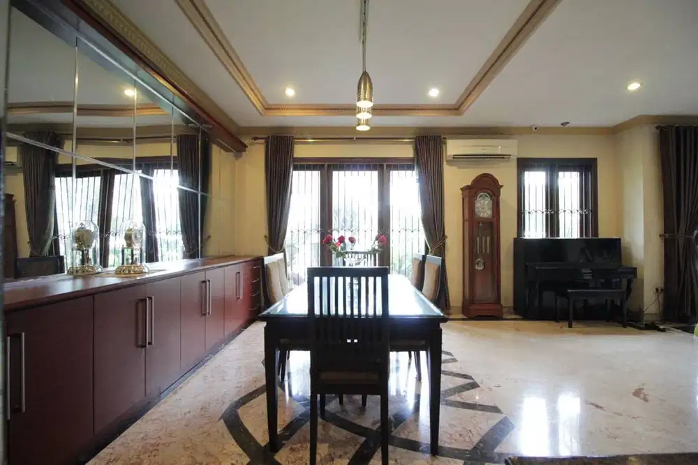 Dijual Rumah 2 Lantai di Jakarta Selatan SHM Aman da Lingkungan Nyaman