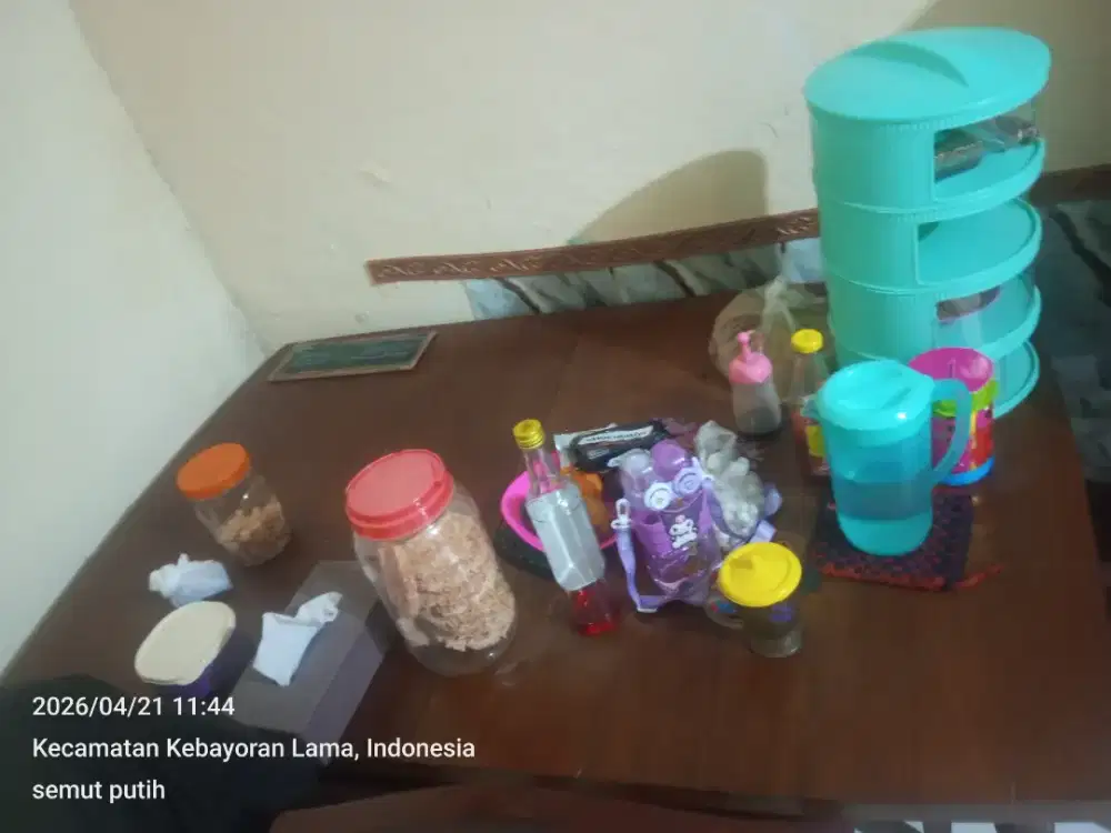 Dijual meja makan kayu jati +4 kursi