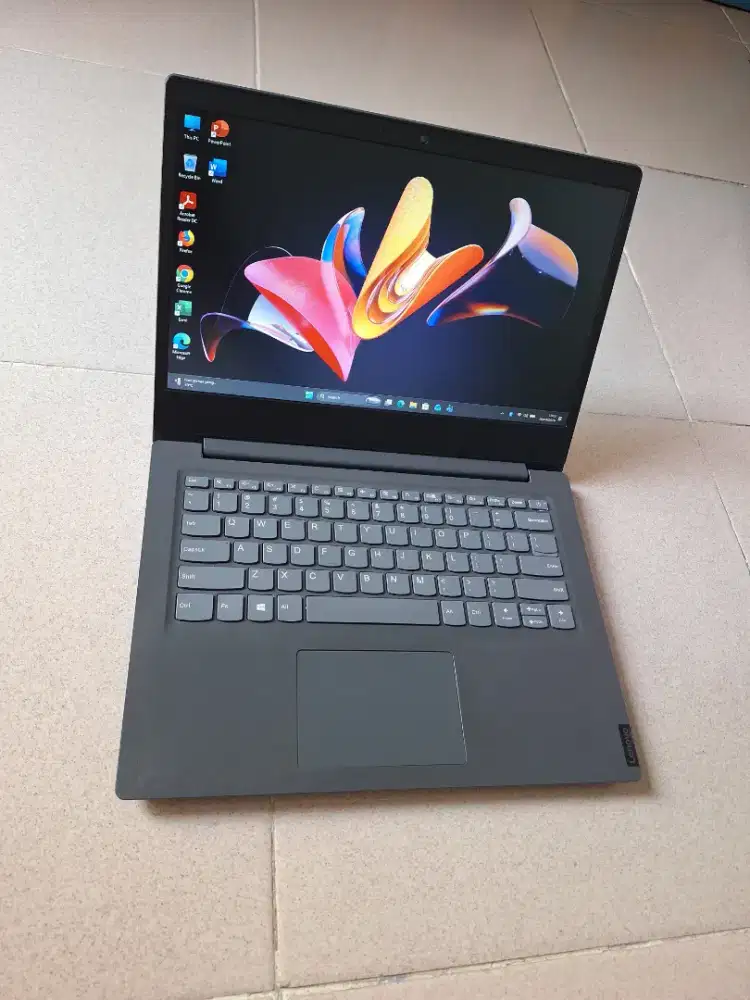 Bismillah dijual laptop lenovo slim core i3gen8 siap pakai