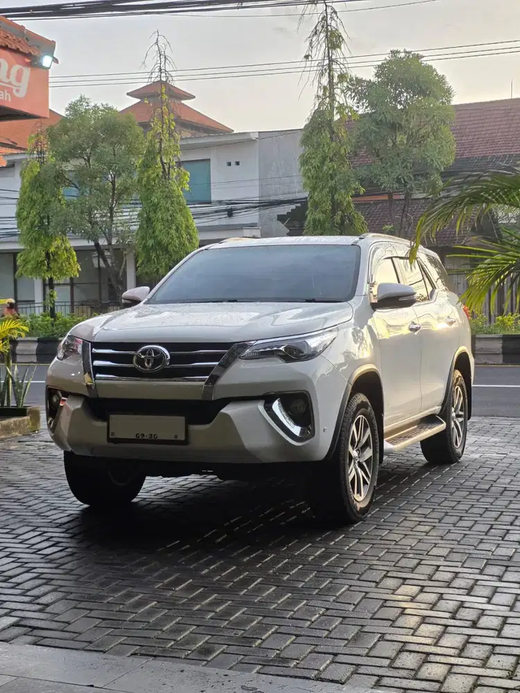 Jual Sangat Santai Fortuner VRZ Putih LOW KM (27 rb On going) Plat D