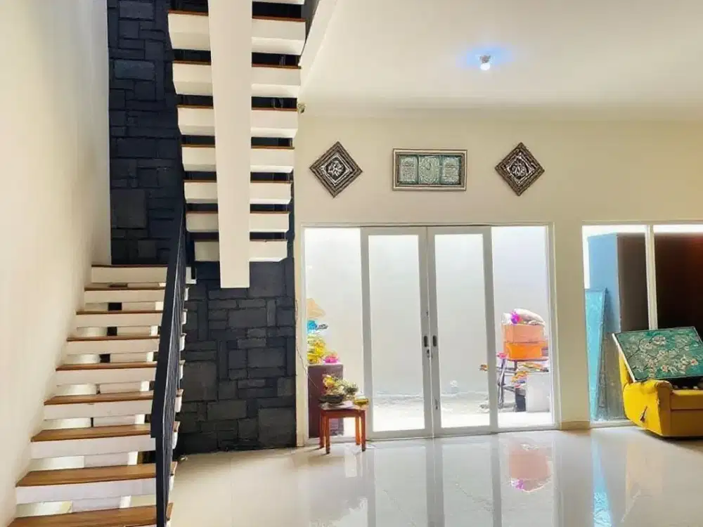 Dijual Hunian 2 Lantai Modern Lokasi Super Strategis di Permata Buah Batu 2, Bandung