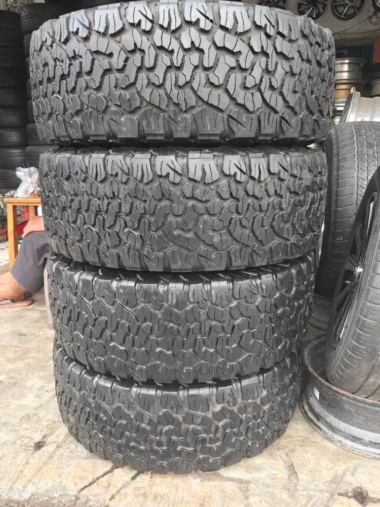 Jual ban copotan mrek BF goodrich ko2 ukuran 265 60 R18 kond 90%% 4pcs