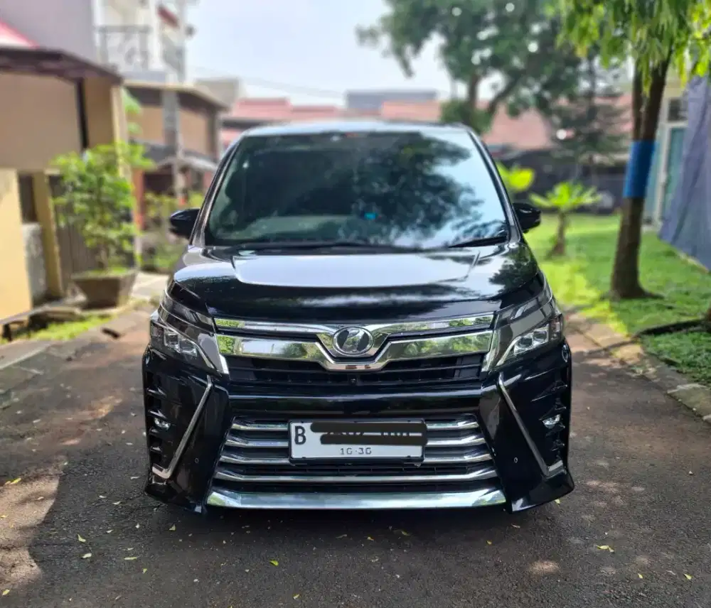 Toyota Voxy 2.0 AT 2018