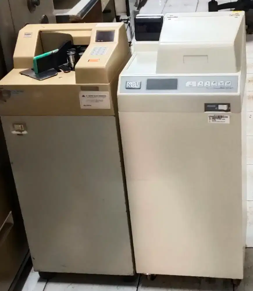 Mesin hitung uang kertas