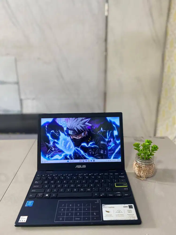 Laptop Asus E210M Slim Celeron N4020 SSD 256GB Ringan & Hemat