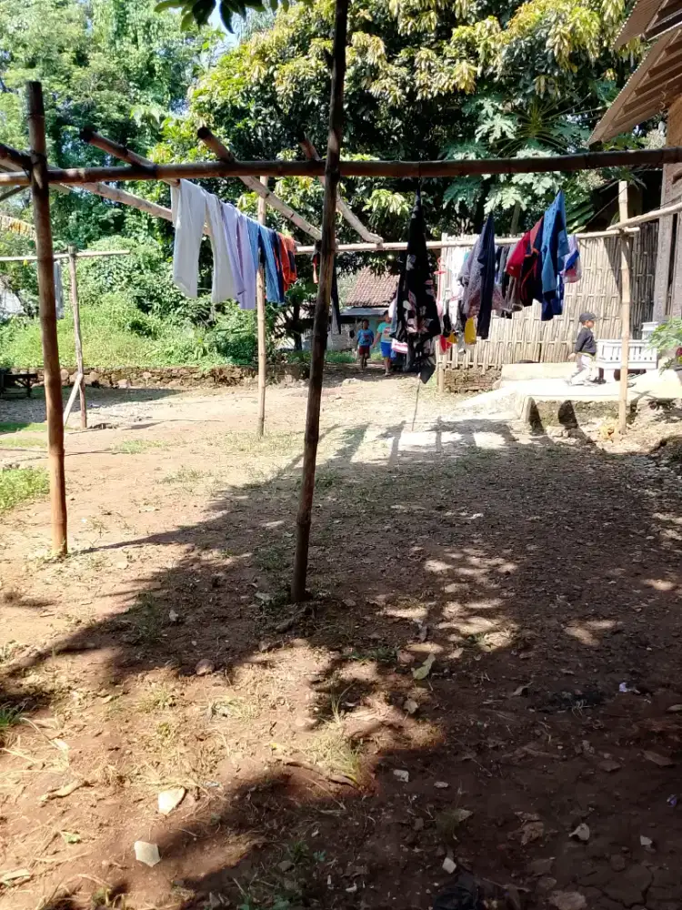 Di jual sebidang tanah cukup buat 1 rumah