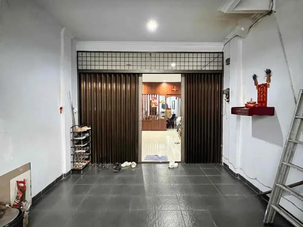 Townhouse Katamso Mantap Dekat Istana Maimun