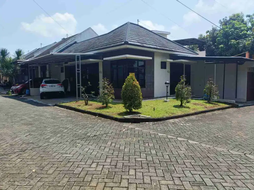 RUMAH AFTER RENOVASI DI BANYUMANIK DISEWAKAN KOSONGAN