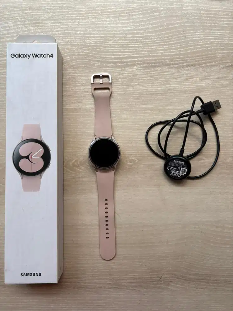 Jual smartwatch samsung galaxy watch 4, 40mm, mulus normal semua