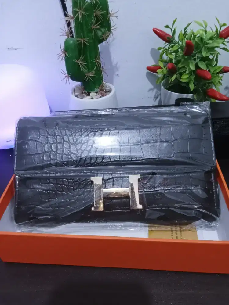 Cuci gudang dompet wanita