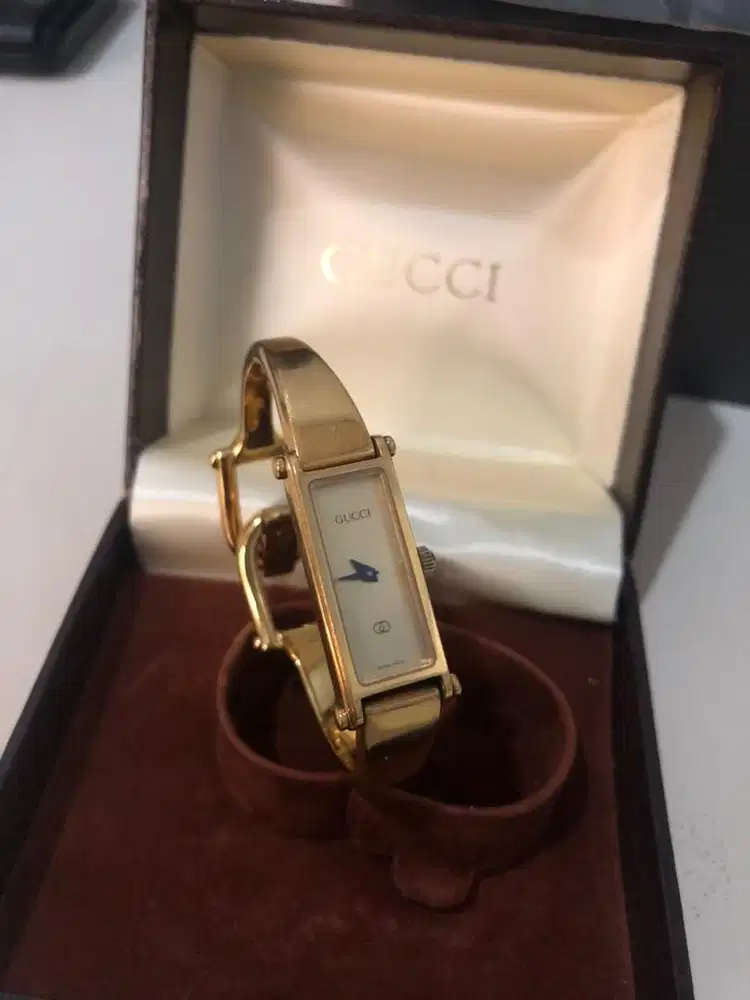 Jam tangan wanita Gucci