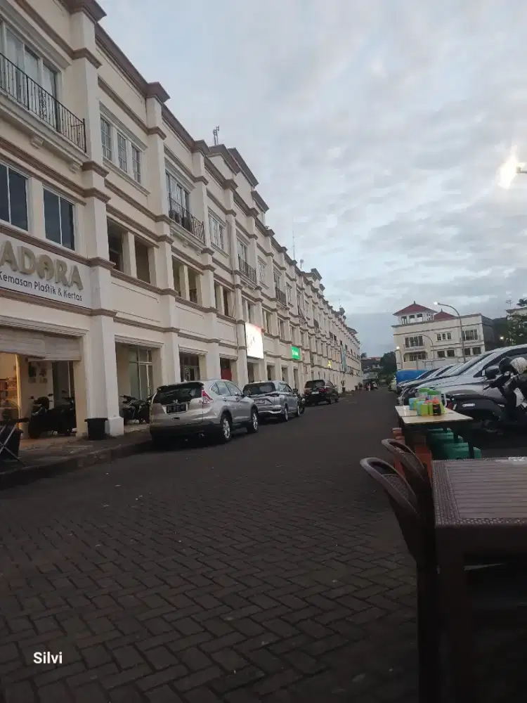 Dikontrakkan ruko baru 3Lt. di Grand Kawanua CDV Manado