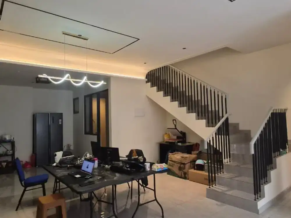 Rumah Cantik 3 Lantai di Kelimutu Asya, Jakarta Garden City, Cakung, Jakarta Timur