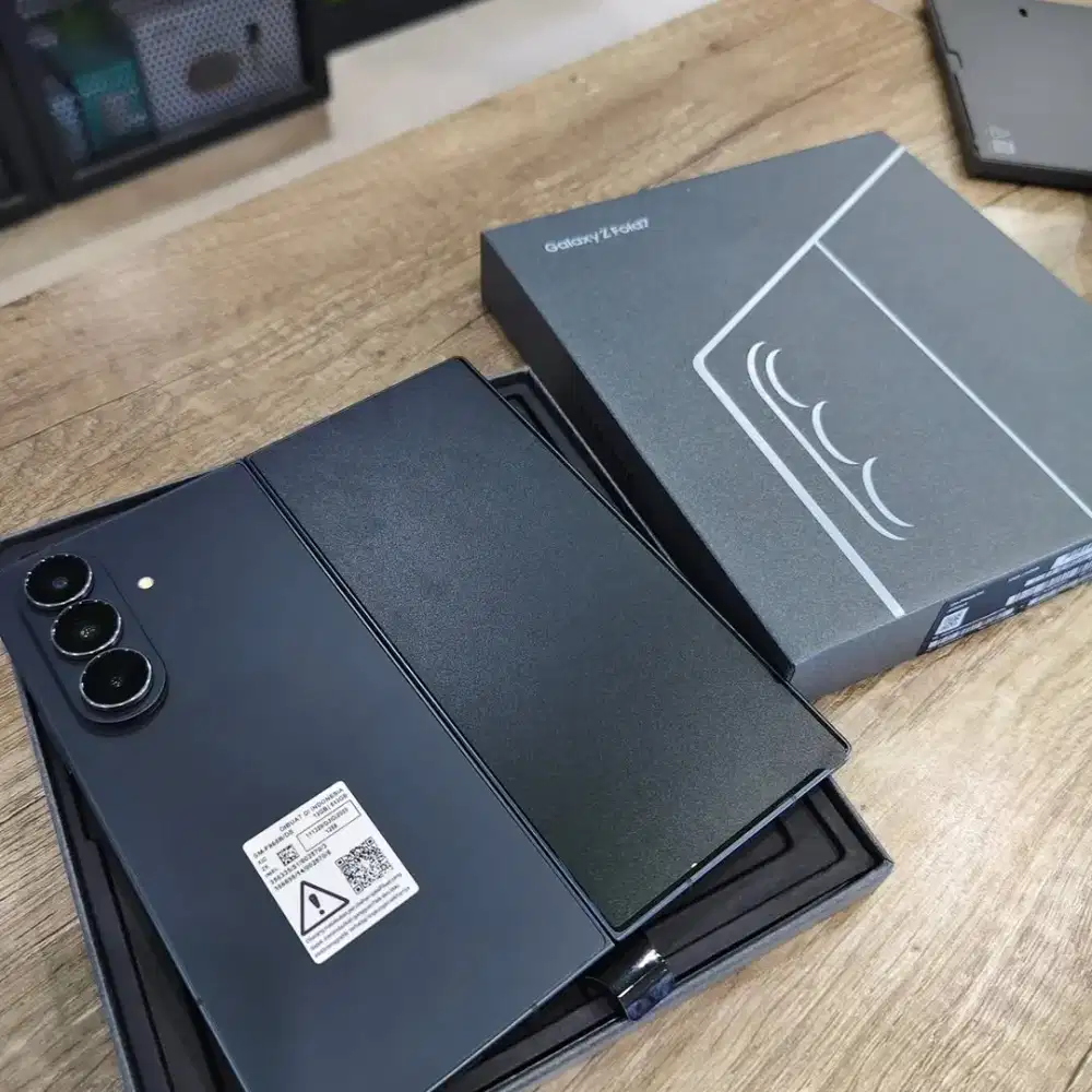 Samsung Z Fold 7 12/512 garansi On + garansi layar Bisa tt