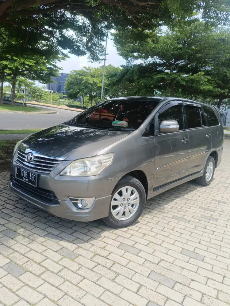 Toyota Kijang Innova 2012 Bensin